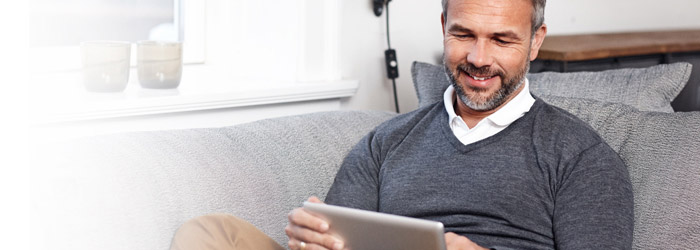 Man in sofa with tablet